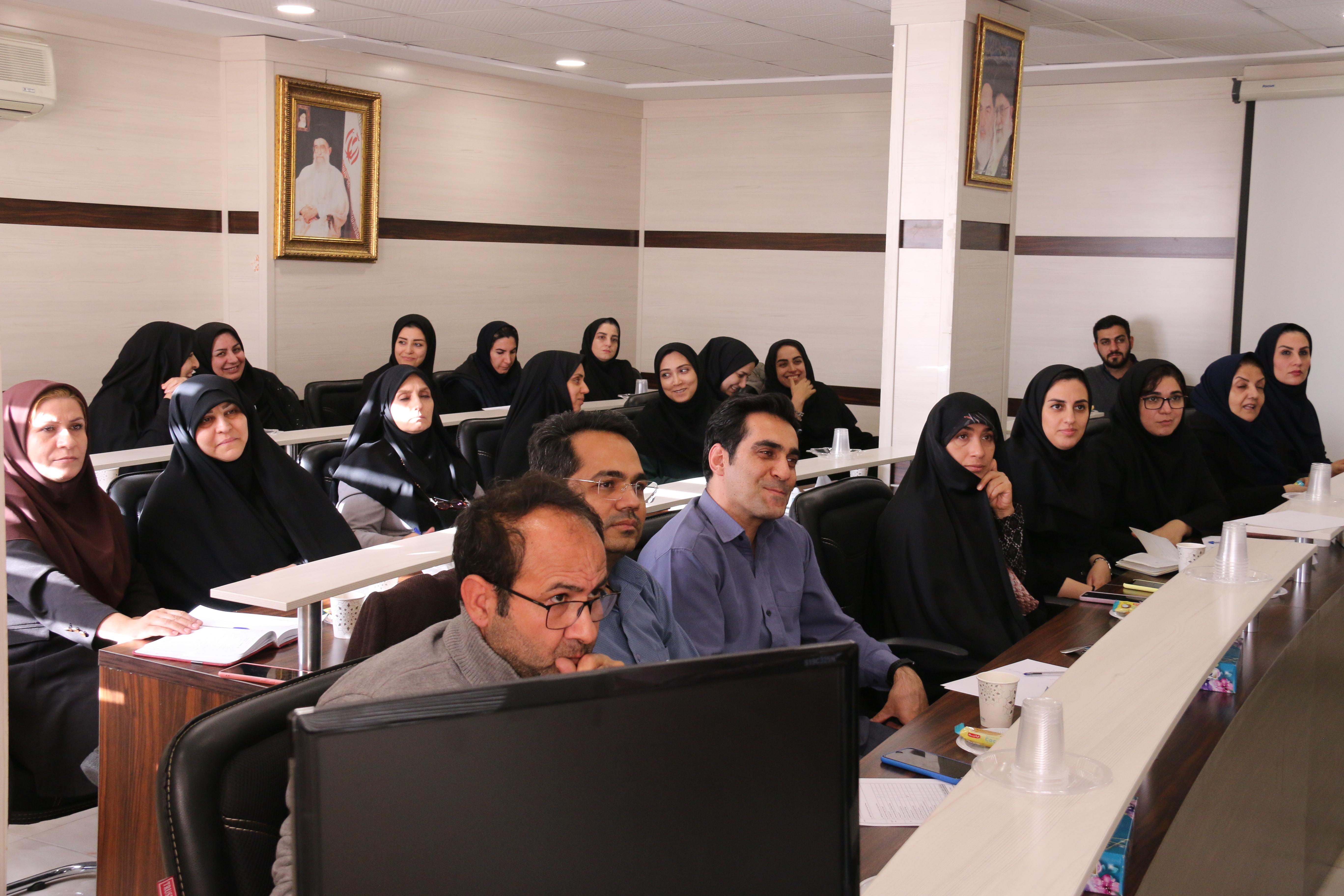 کارگاه گفت‌وگوی همدلانه؛ ارتقای نشاط روان‌شناختی در محیط کار و خانواده برای کارکنان معاونت آموزشی