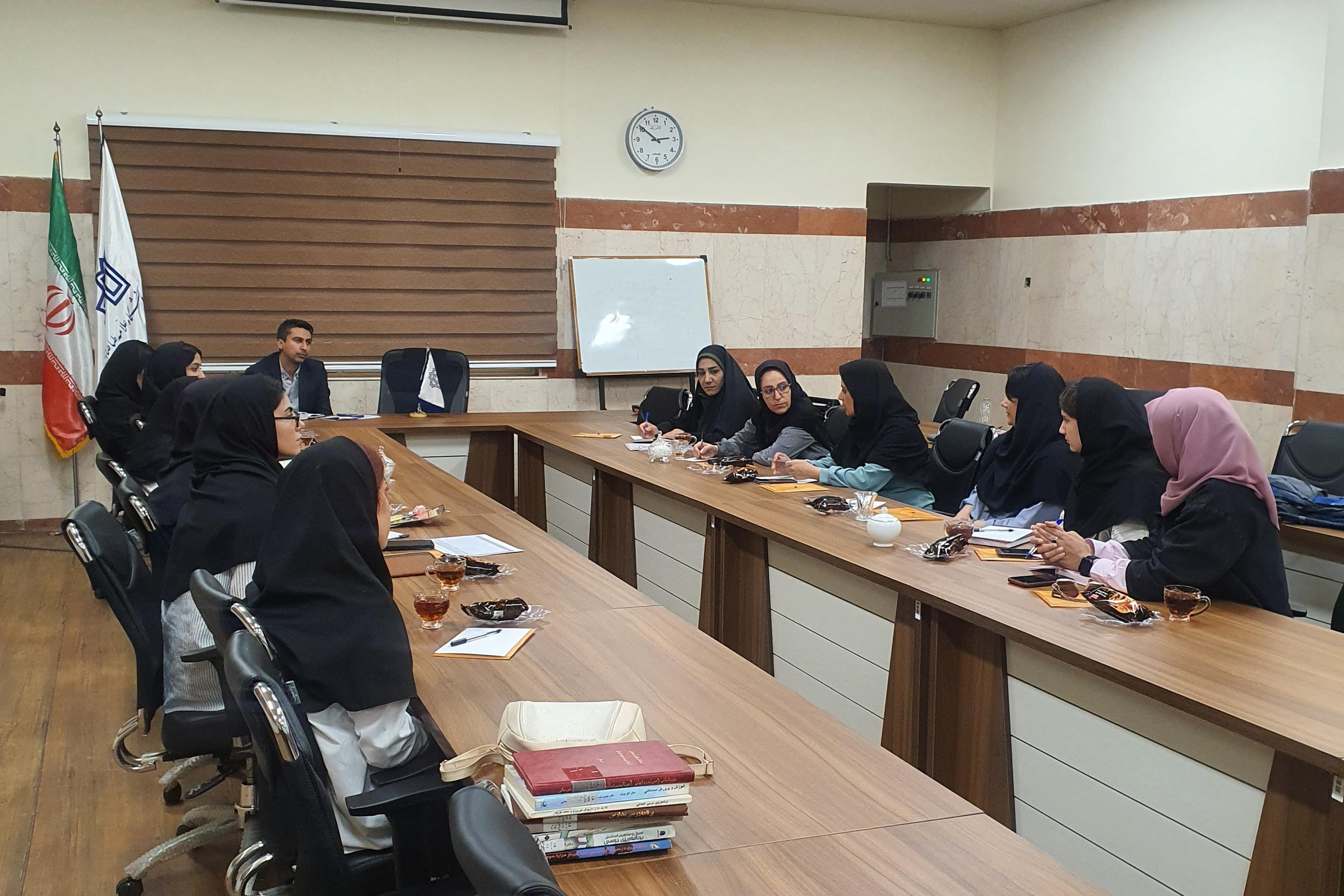 نشست صمیمانه مدیریت تربیت بدنی و رابطین ورزش خوابگاه‌های دختران دانشگاه علامه طباطبائی